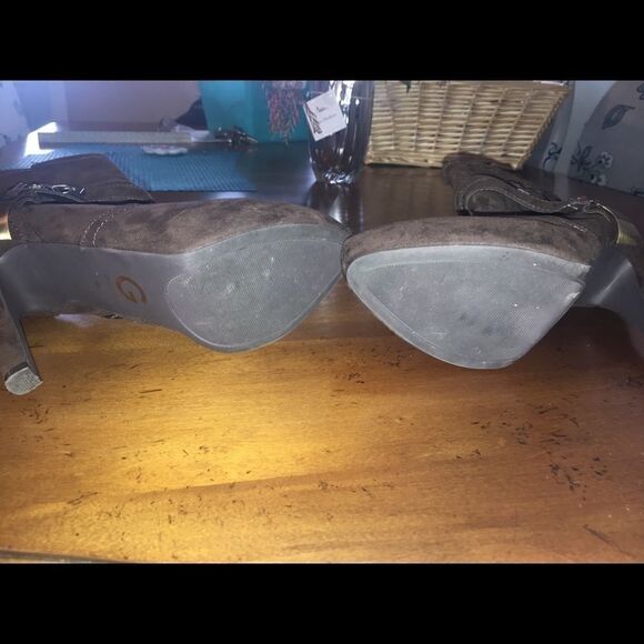 SUEDE 👢GUESS BOOTIES - Picture 5 of 7